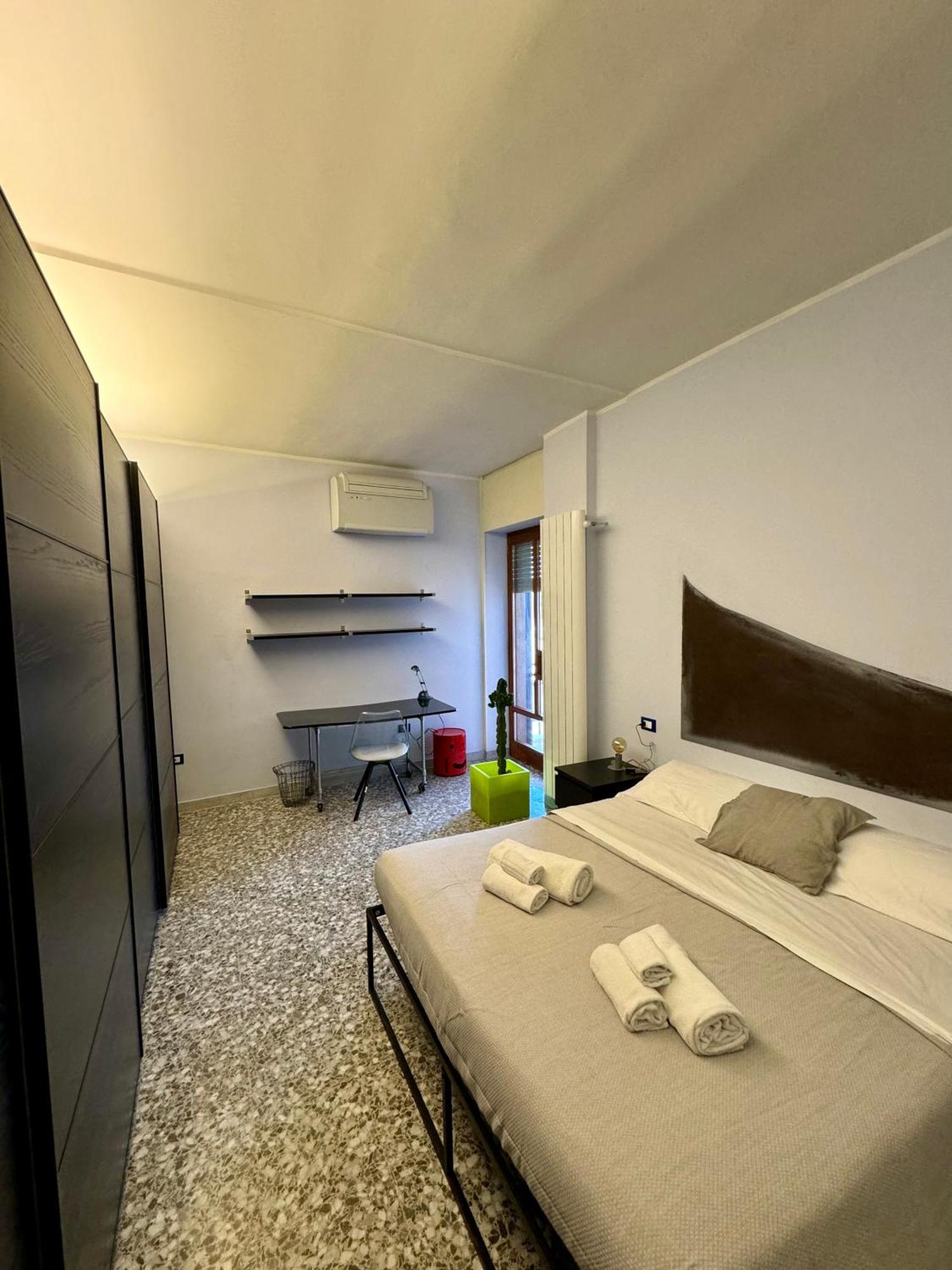 4 Balconi House- Moderno A