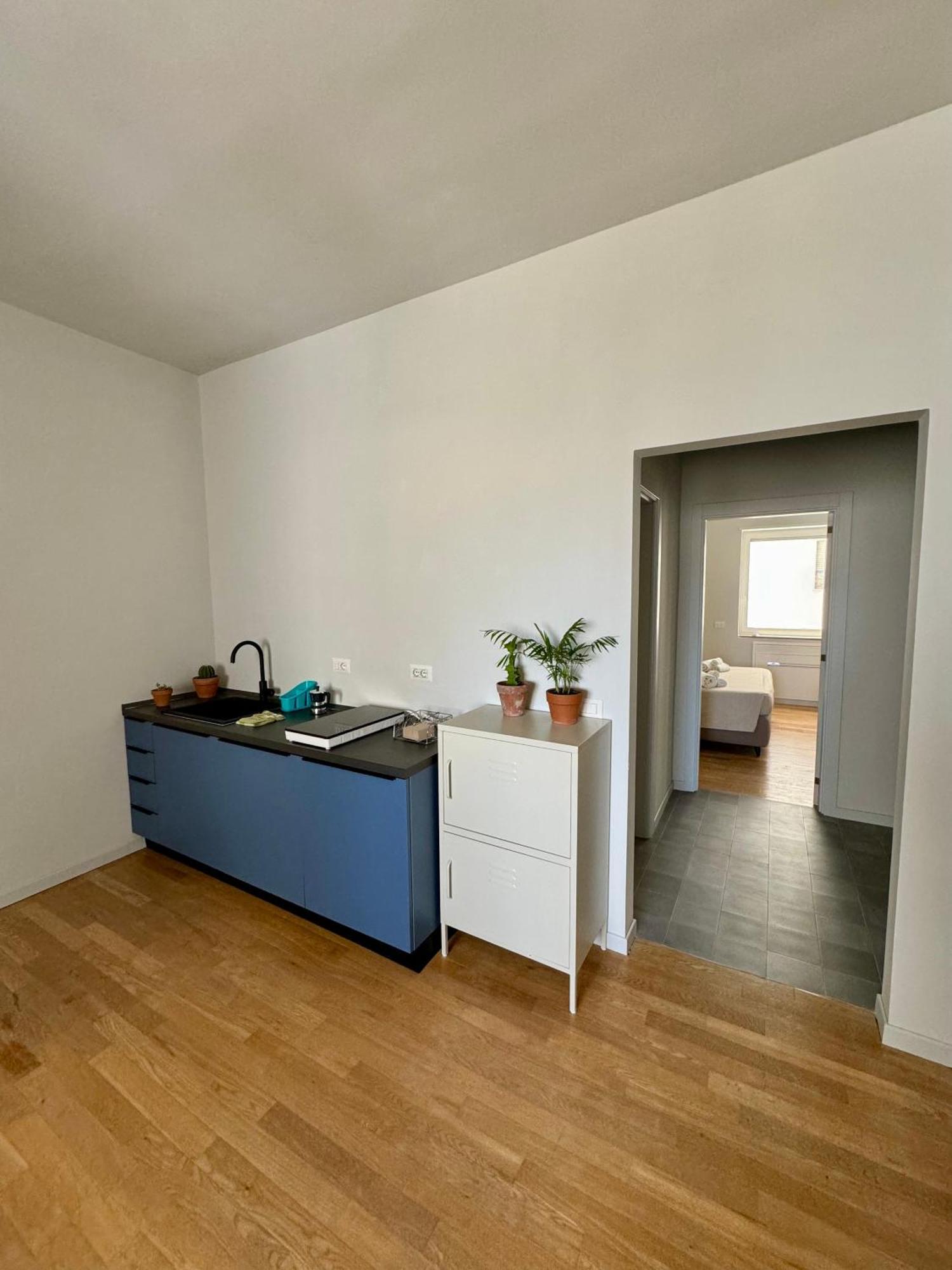 4 Balconi House- Moderno A *