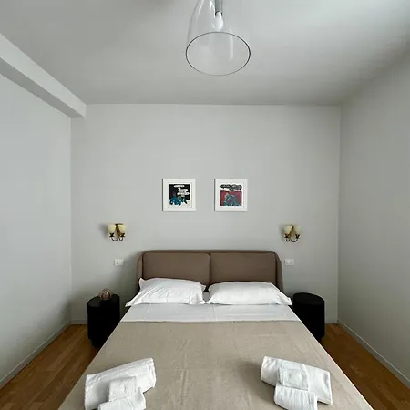 4 Balconi House- Appartamento Moderno A Lecce Exterior photo